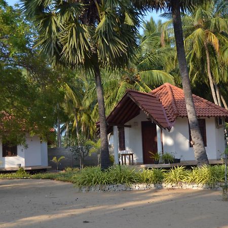 Nirukthie Beach Resort & Restaurant Kalpitiya Exterior foto