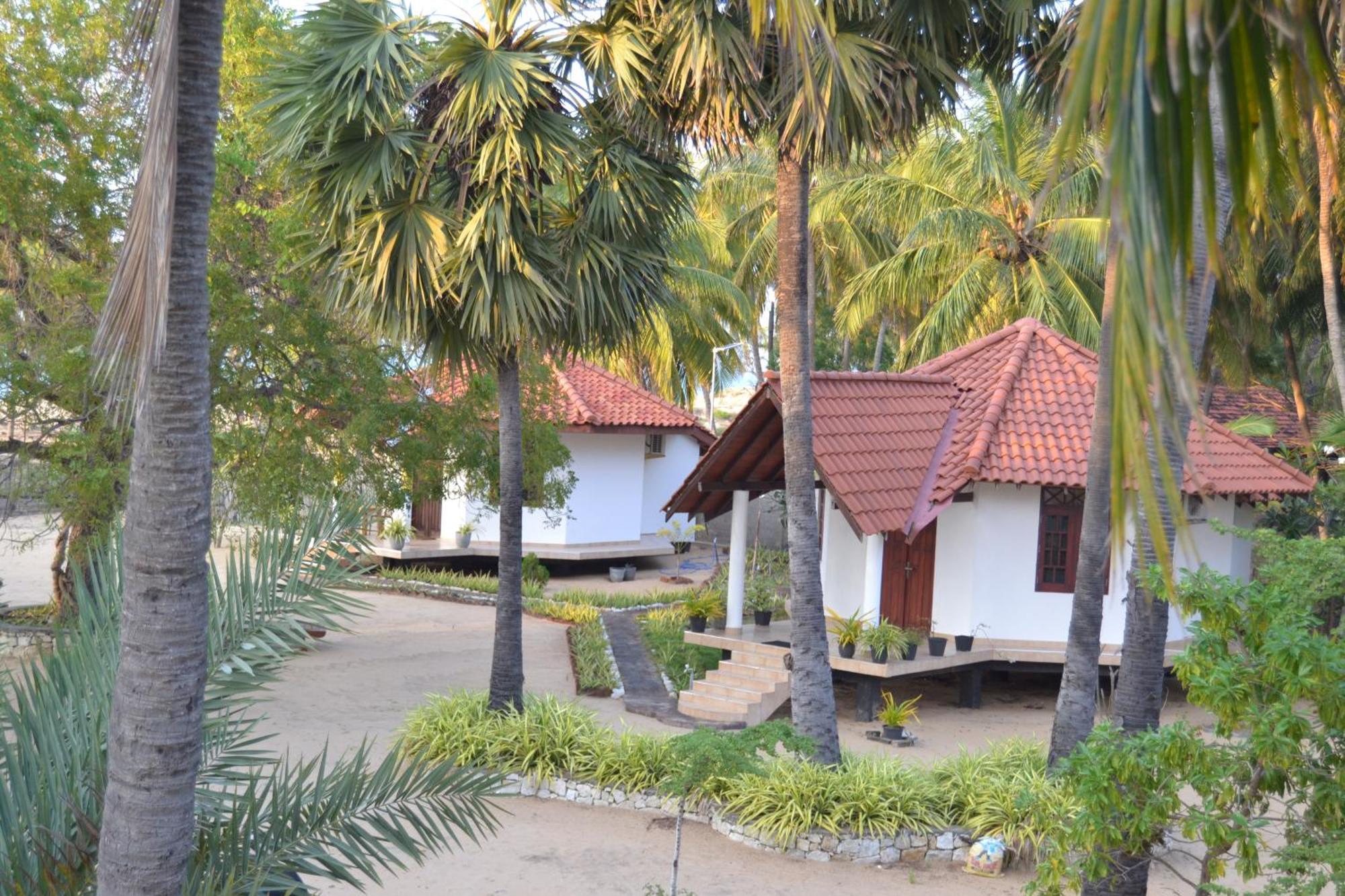 Nirukthie Beach Resort & Restaurant Kalpitiya Exterior foto