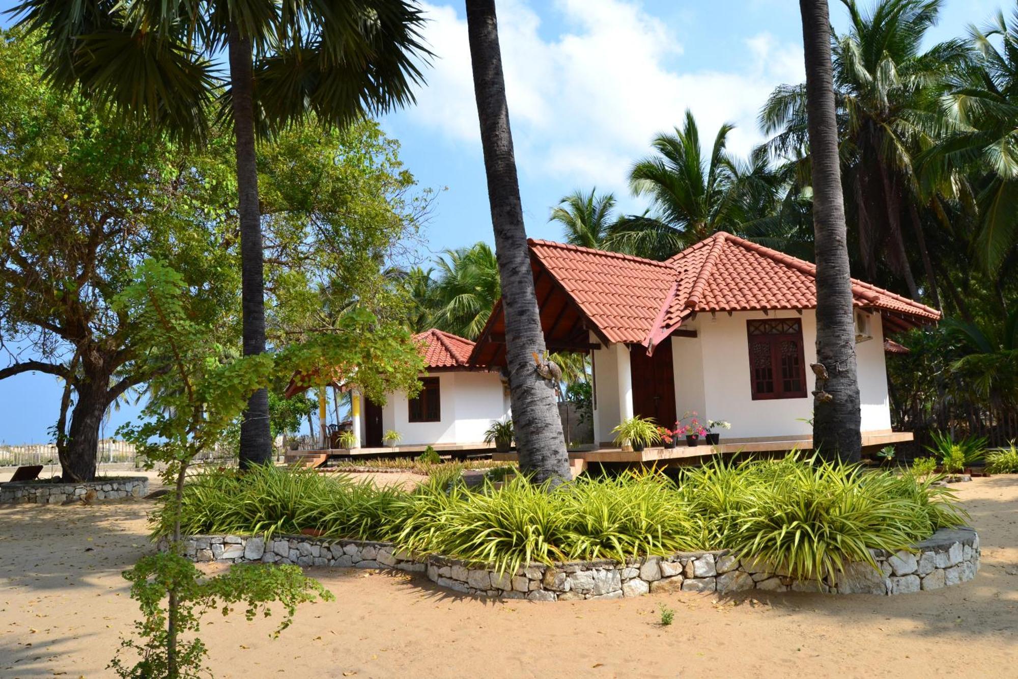 Nirukthie Beach Resort & Restaurant Kalpitiya Exterior foto