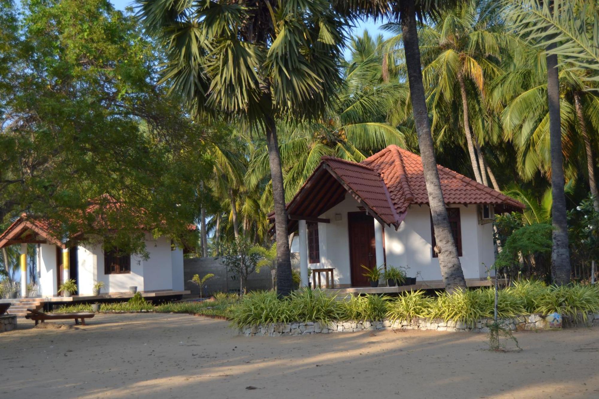 Nirukthie Beach Resort & Restaurant Kalpitiya Exterior foto